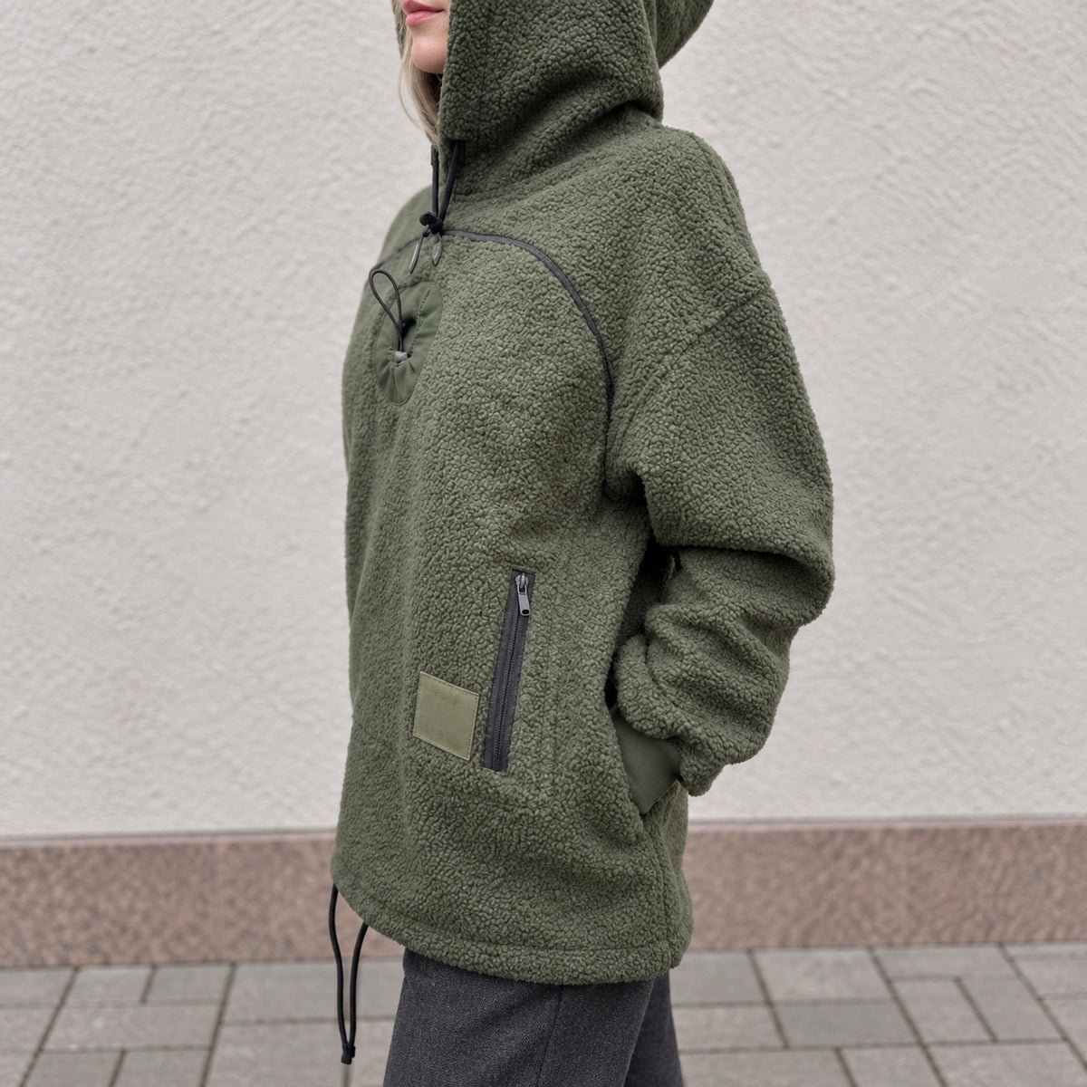 Cosy Winter Pet Carrier Hoodie with Large Pocket and Peeping Hole for Cats and Small Dogs