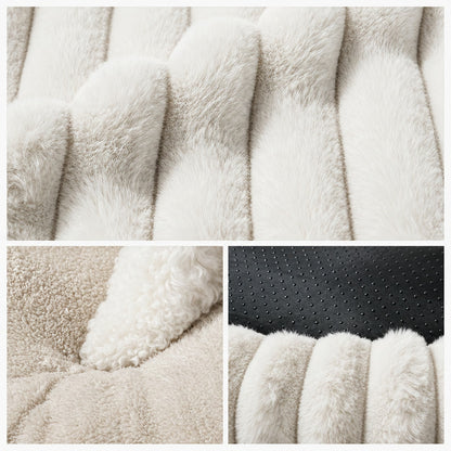Ribbed plush, soft lining and non-slip base details